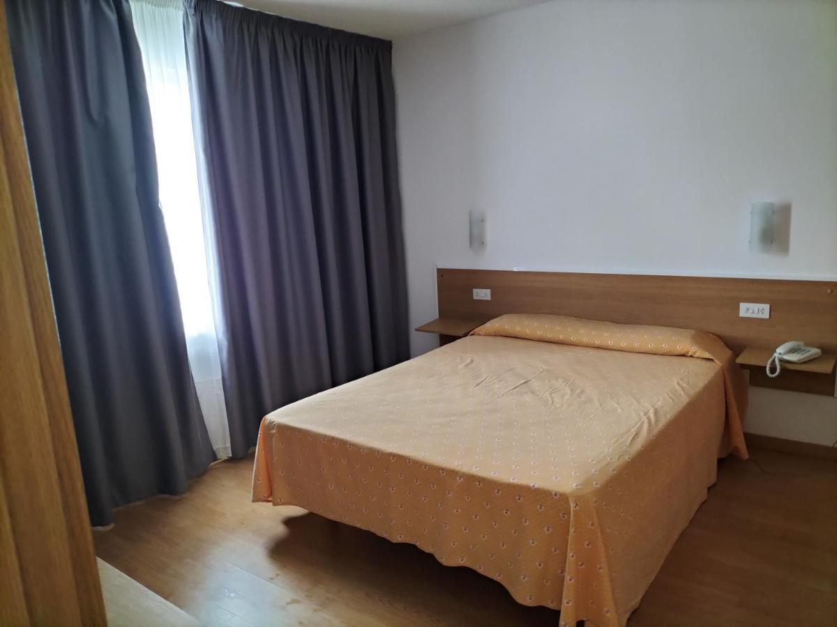 Hotel Millan Negreira Ngoại thất bức ảnh